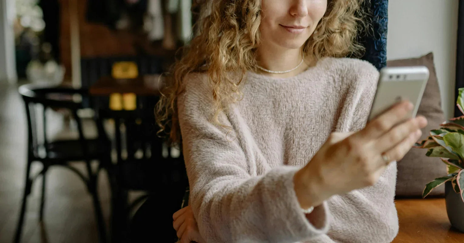 How to Flirt Over Text Without Sounding Cringey