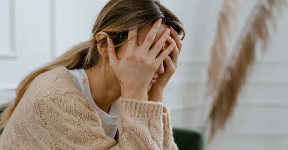 What Is Breadcrumbing in Dating? Signs, Examples, and How to Respond